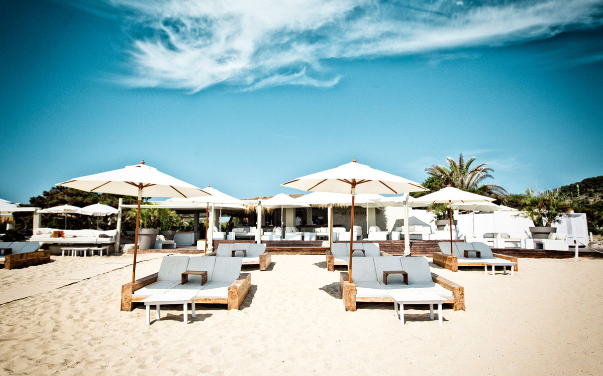 The 5 Beach Clubs Of Ibiza Where You Will Want To Live Ibiza Global Tv