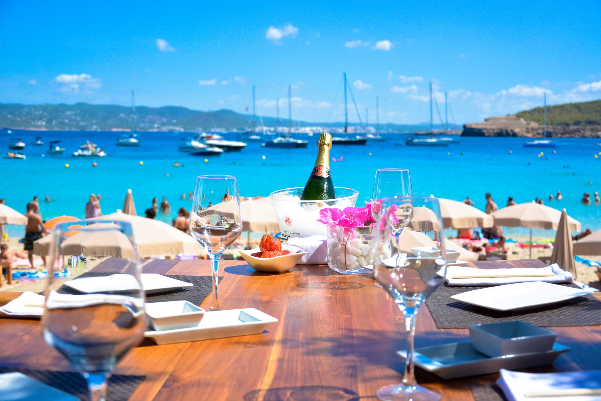 The 5 Beach Clubs of Ibiza where you will want to live - Ibiza Global TV